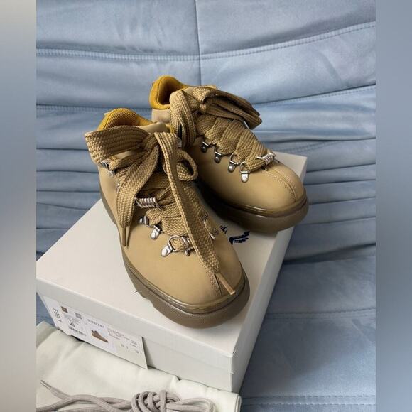 Burberry Taupe Trek Boots women’s NWT 40